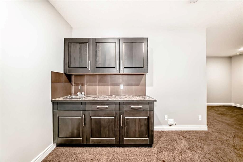 7904 Masters Boulevard Se, Calgary, AB - Indoor Photo Showing Other Room