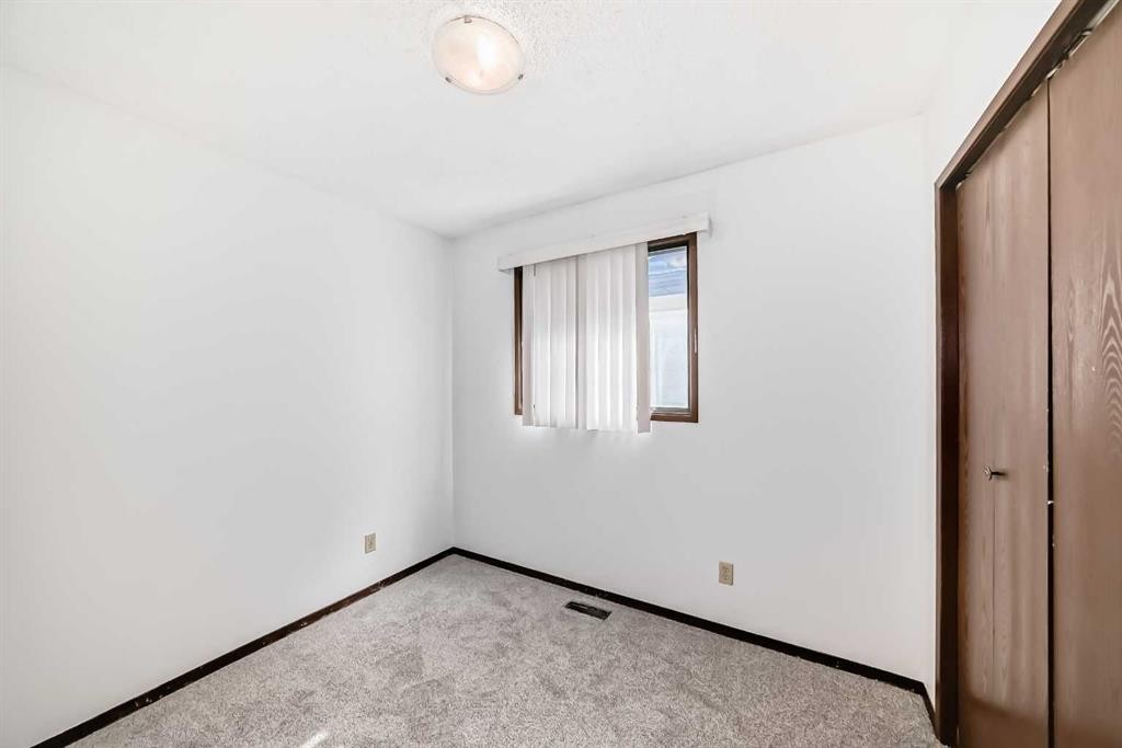 6735 Temple Drive Ne, Calgary, AB - Indoor Photo Showing Other Room