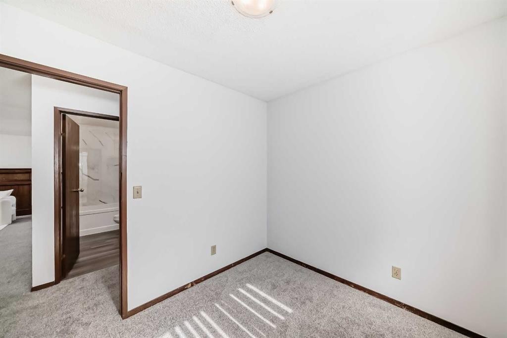 6735 Temple Drive Ne, Calgary, AB - Indoor Photo Showing Other Room
