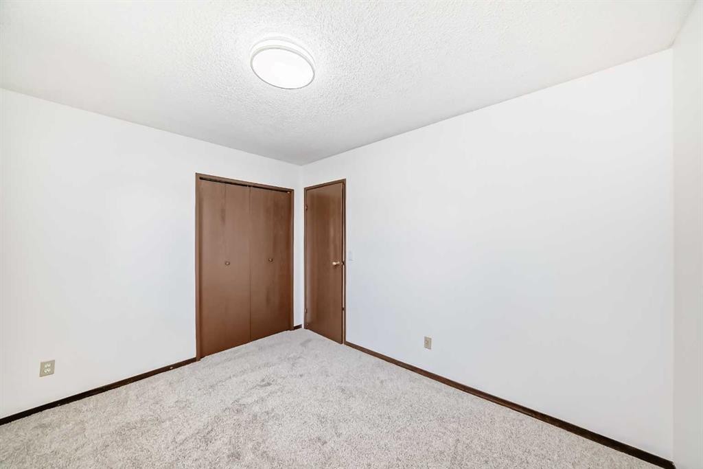6735 Temple Drive Ne, Calgary, AB - Indoor Photo Showing Other Room
