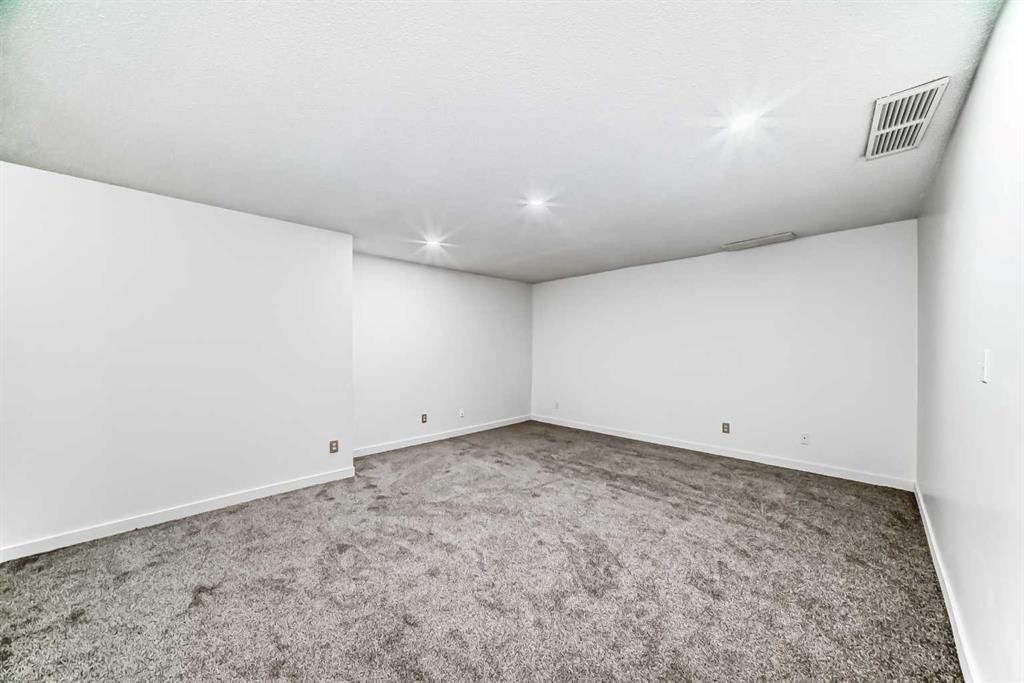 6735 Temple Drive Ne, Calgary, AB - Indoor Photo Showing Other Room