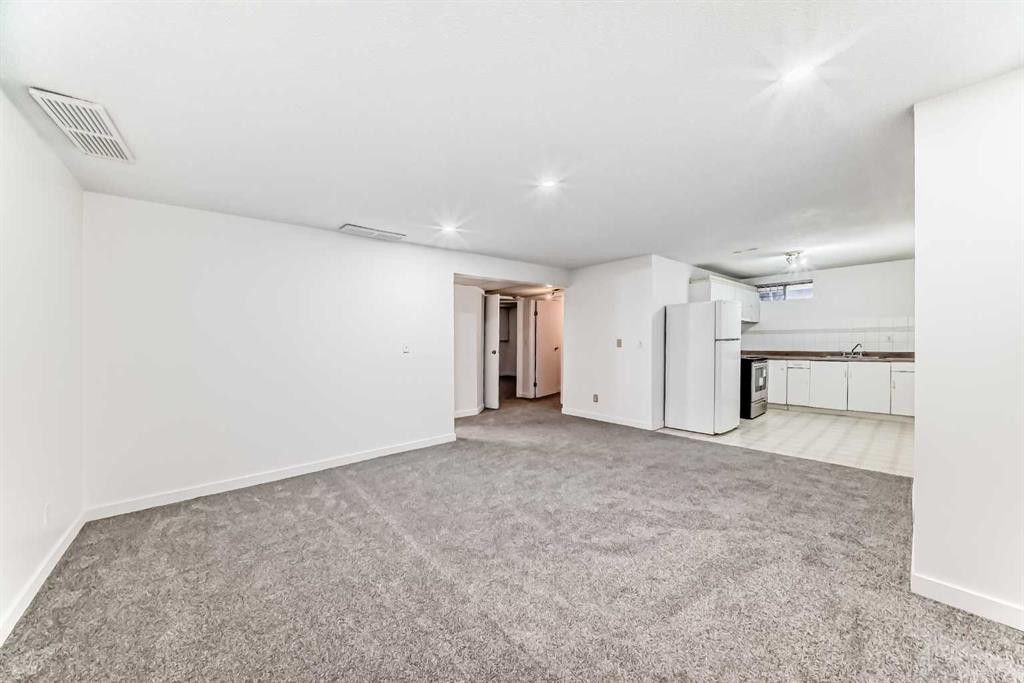 6735 Temple Drive Ne, Calgary, AB - Indoor Photo Showing Other Room