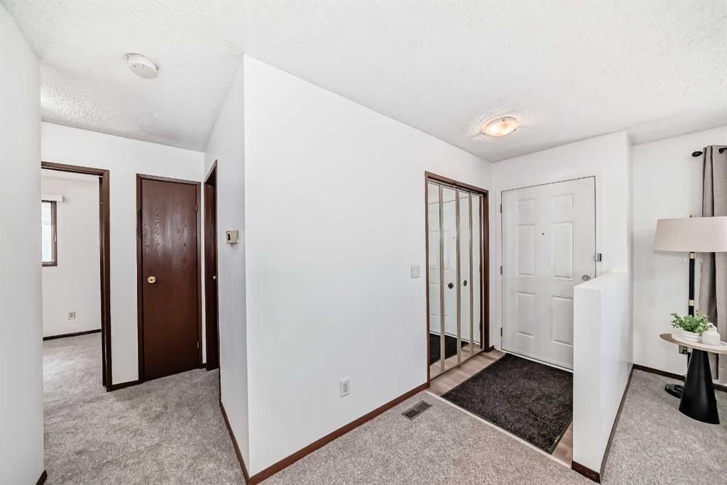 6735 Temple Drive Ne, Calgary, AB - Indoor Photo Showing Other Room