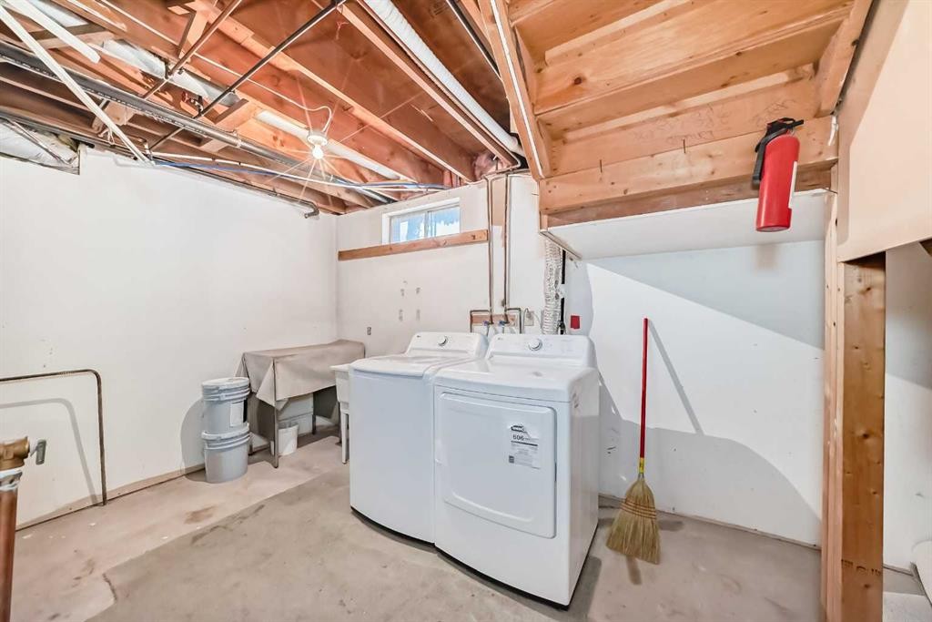 6735 Temple Drive Ne, Calgary, AB - Indoor Photo Showing Laundry Room