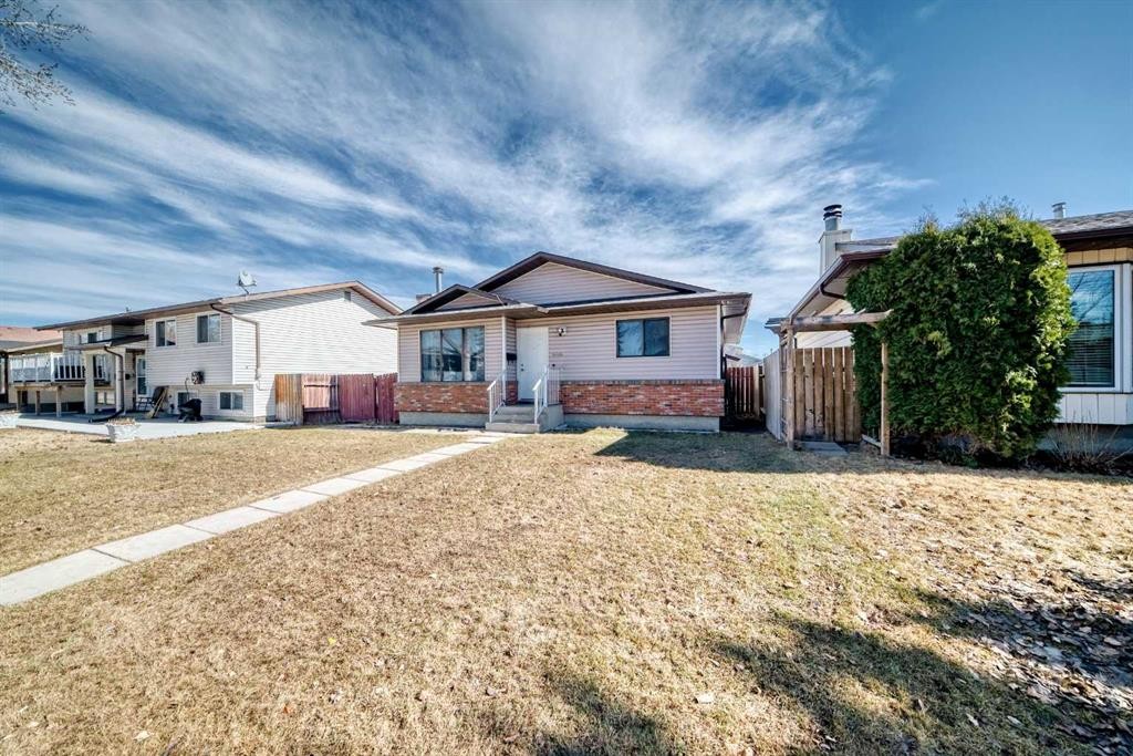 6735 Temple Drive Ne, Calgary, AB - Outdoor