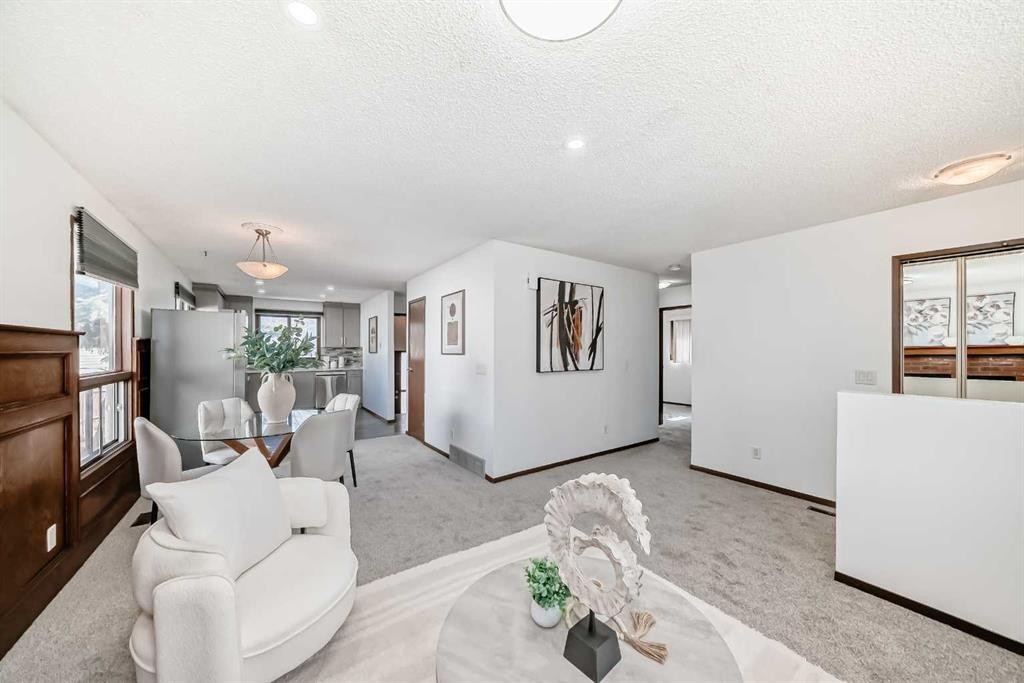 6735 Temple Drive Ne, Calgary, AB - Indoor