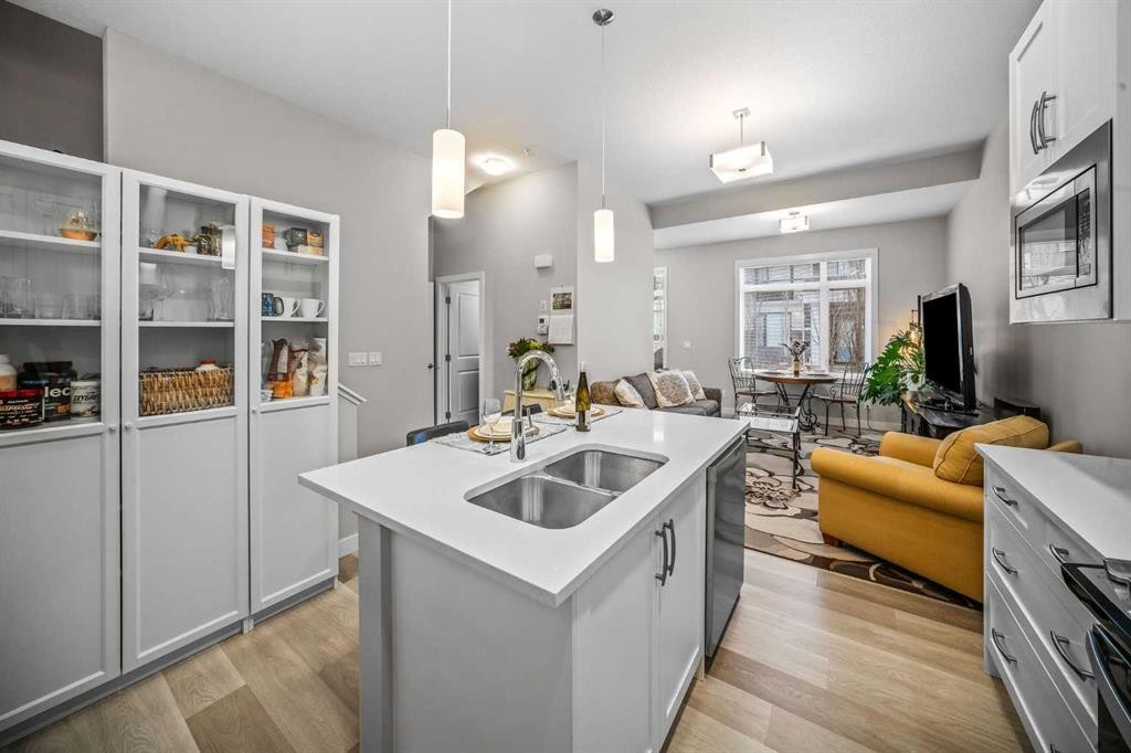 210 Crestbrook Common Sw, Calgary, AB - Indoor Photo Showing Kitchen With Double Sink