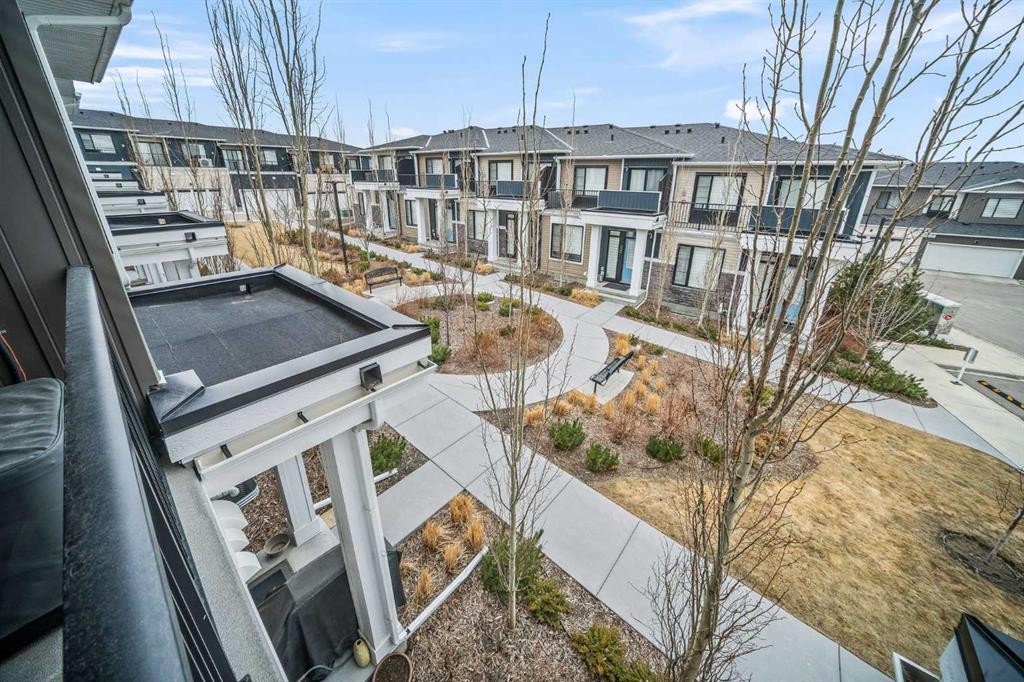 210 Crestbrook Common Sw, Calgary, AB - Outdoor