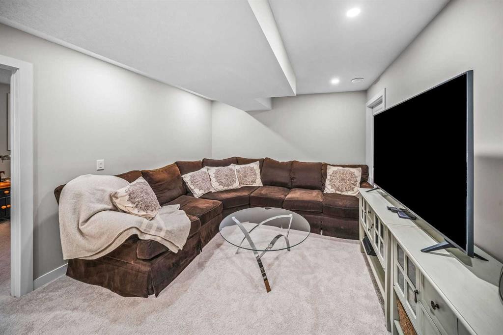 210 Crestbrook Common Sw, Calgary, AB - Indoor