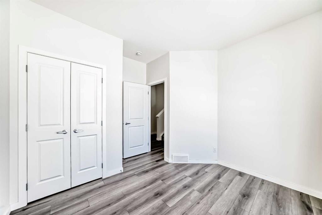 615 Lucas Boulevard Nw, Calgary, AB - Indoor Photo Showing Other Room