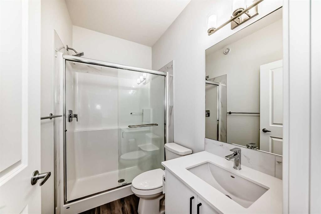 615 Lucas Boulevard Nw, Calgary, AB - Indoor Photo Showing Bathroom