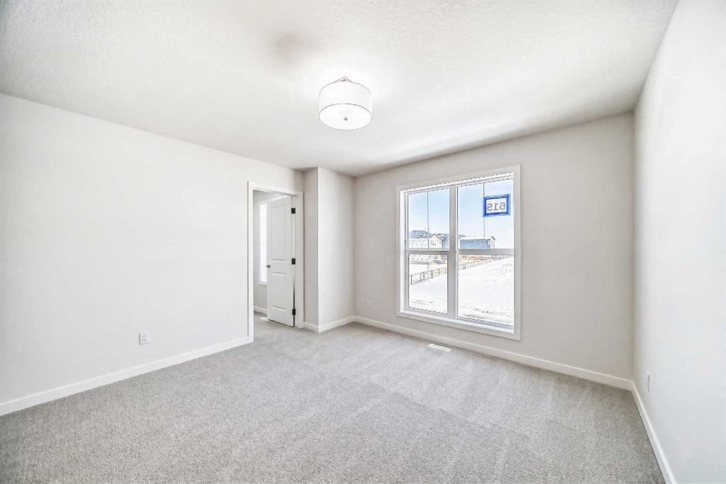 615 Lucas Boulevard Nw, Calgary, AB - Indoor Photo Showing Other Room