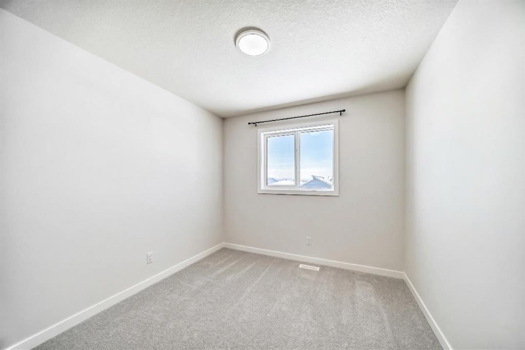 615 Lucas Boulevard Nw, Calgary, AB - Indoor Photo Showing Other Room