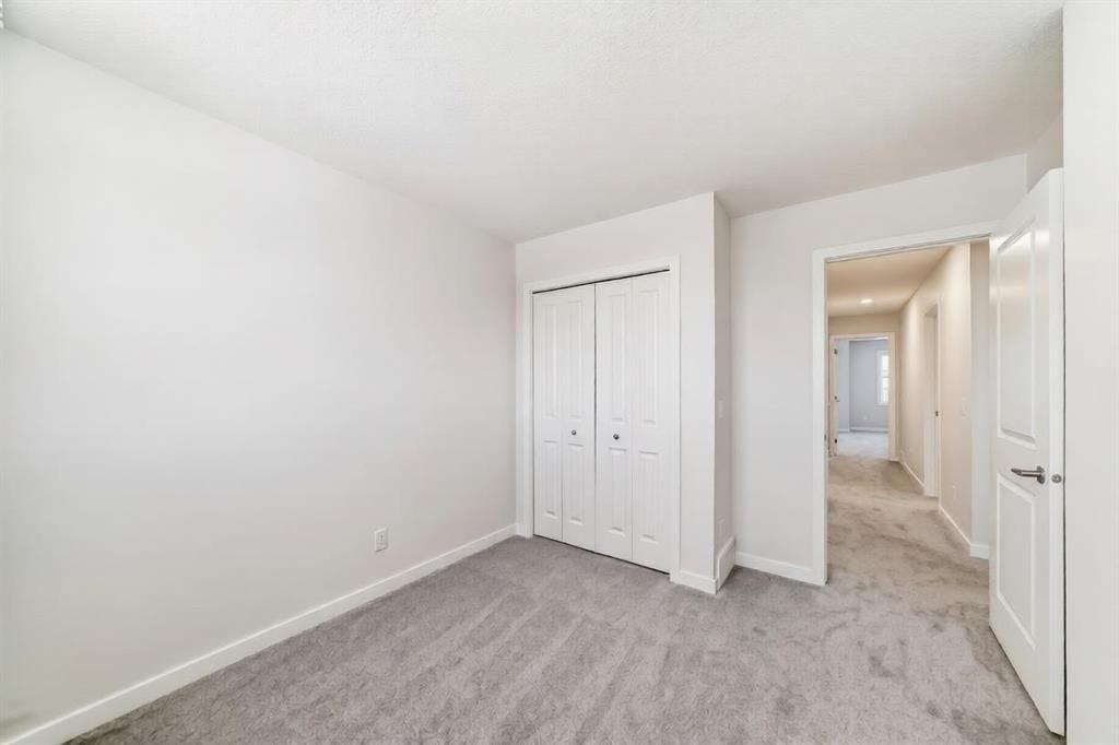 615 Lucas Boulevard Nw, Calgary, AB - Indoor Photo Showing Other Room