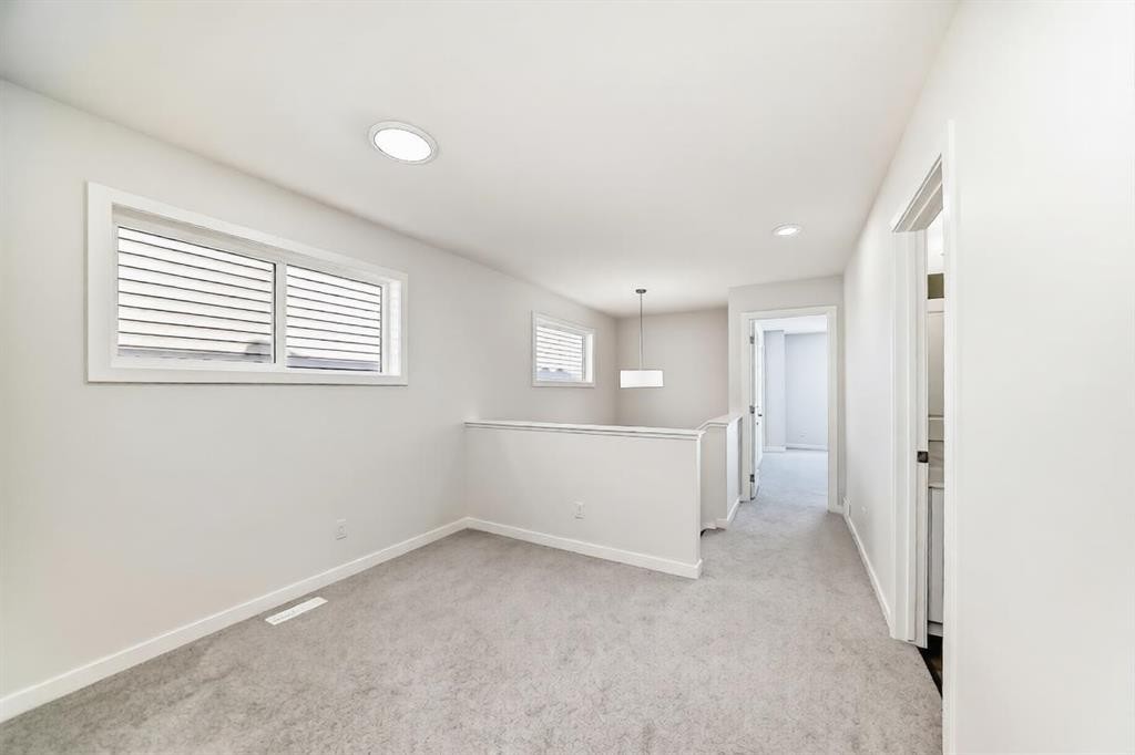 615 Lucas Boulevard Nw, Calgary, AB - Indoor Photo Showing Other Room