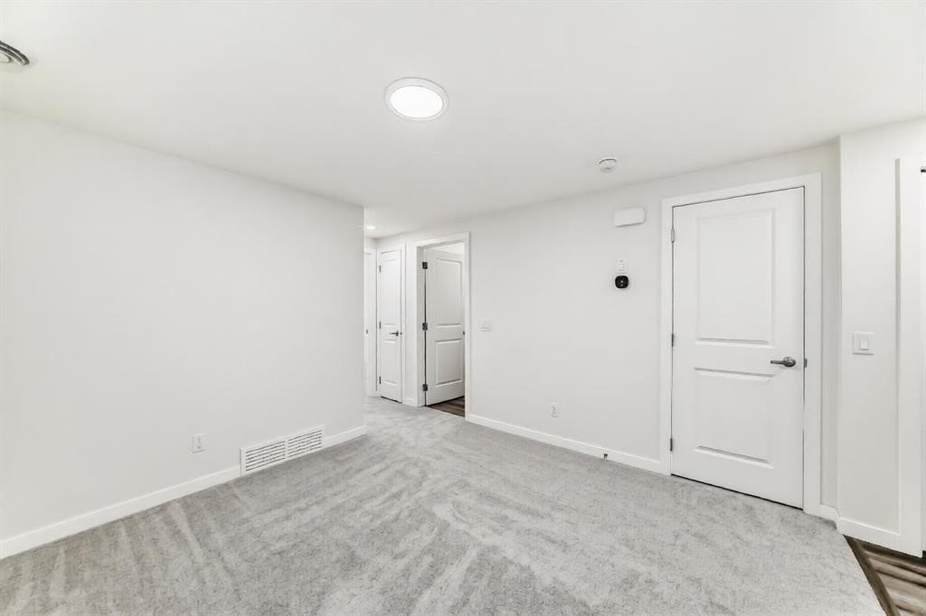 615 Lucas Boulevard Nw, Calgary, AB - Indoor Photo Showing Other Room