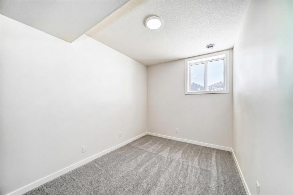 615 Lucas Boulevard Nw, Calgary, AB - Indoor Photo Showing Other Room