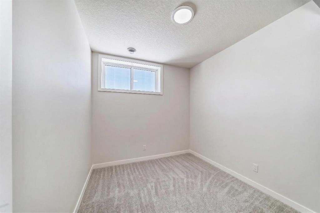 615 Lucas Boulevard Nw, Calgary, AB - Indoor Photo Showing Other Room