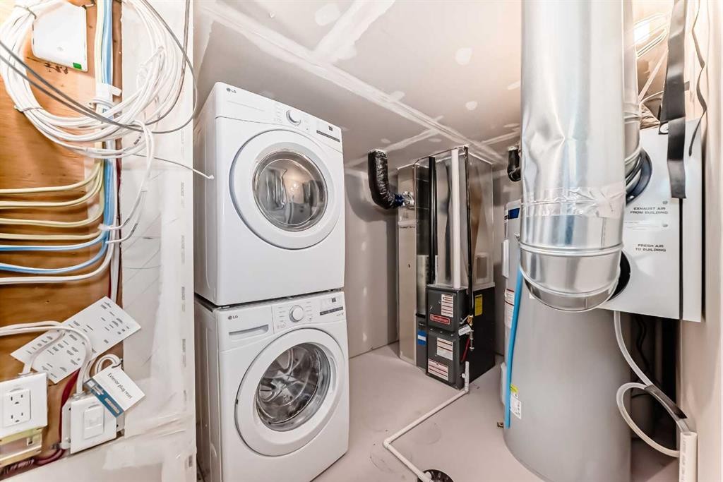 615 Lucas Boulevard Nw, Calgary, AB - Indoor Photo Showing Laundry Room