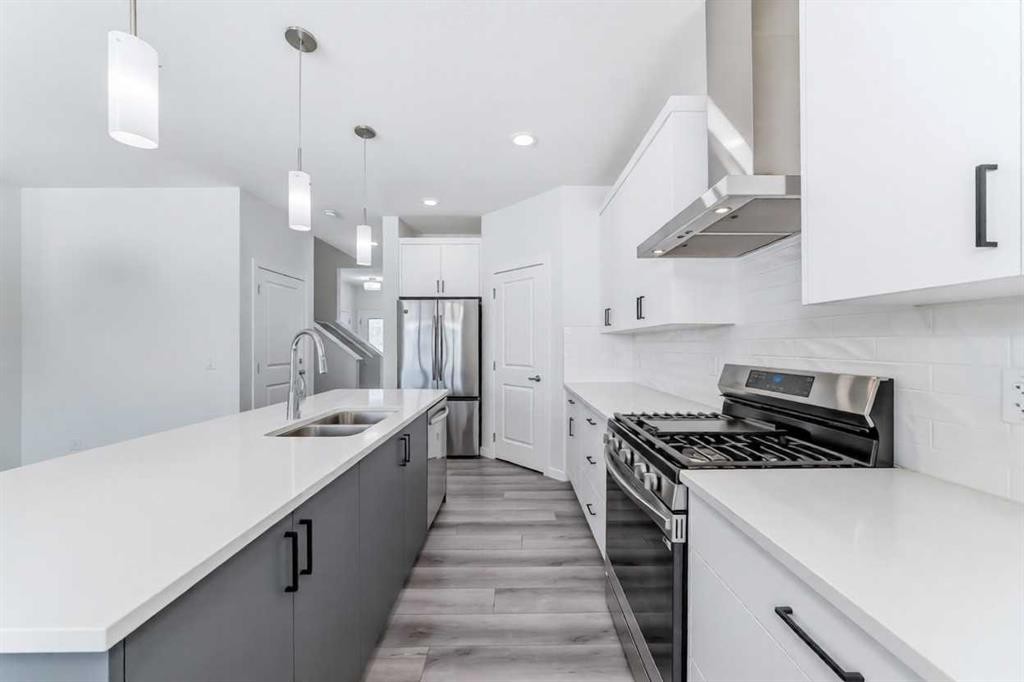 615 Lucas Boulevard Nw, Calgary, AB - Indoor Photo Showing Kitchen With Double Sink With Upgraded Kitchen