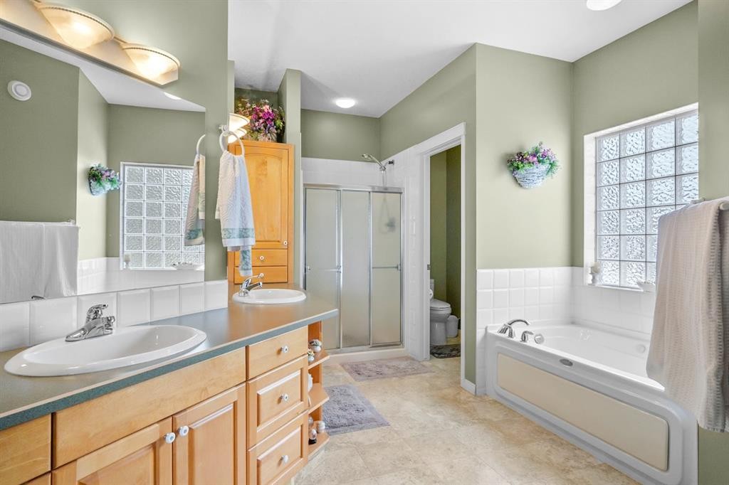 35 Lake Ridge, Olds, AB - Indoor Photo Showing Bathroom