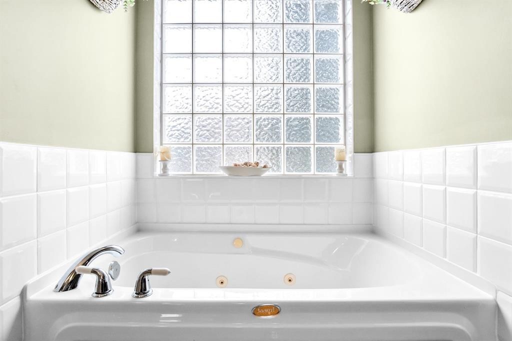 35 Lake Ridge, Olds, AB - Indoor Photo Showing Bathroom