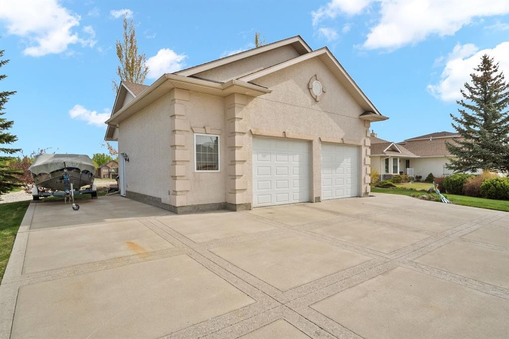 35 Lake Ridge, Olds, AB - Outdoor