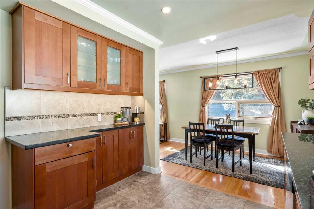 6112 Buckthorn Road Nw, Calgary, AB - Indoor