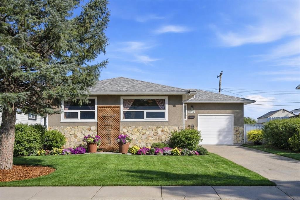 6112 Buckthorn Road Nw, Calgary, AB - Outdoor With Facade