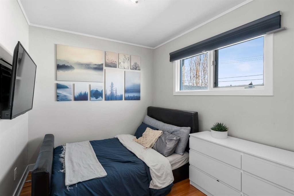 6112 Buckthorn Road Nw, Calgary, AB - Indoor Photo Showing Bedroom