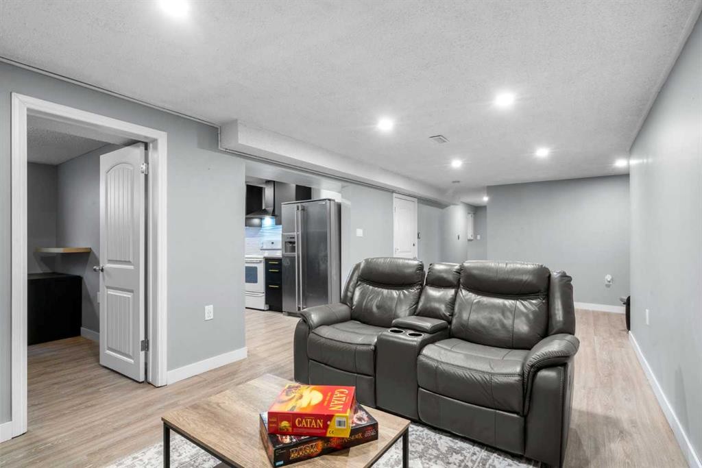 6112 Buckthorn Road Nw, Calgary, AB - Indoor