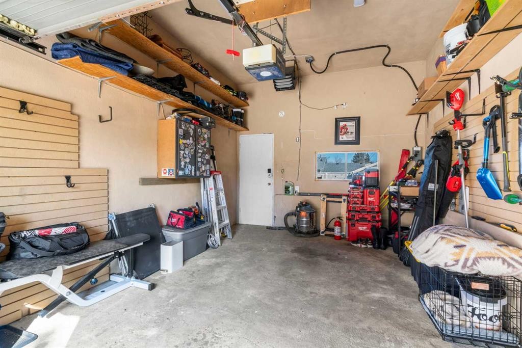 6112 Buckthorn Road Nw, Calgary, AB - Indoor Photo Showing Garage