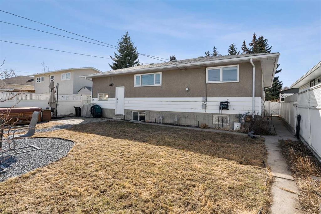 6112 Buckthorn Road Nw, Calgary, AB - Outdoor