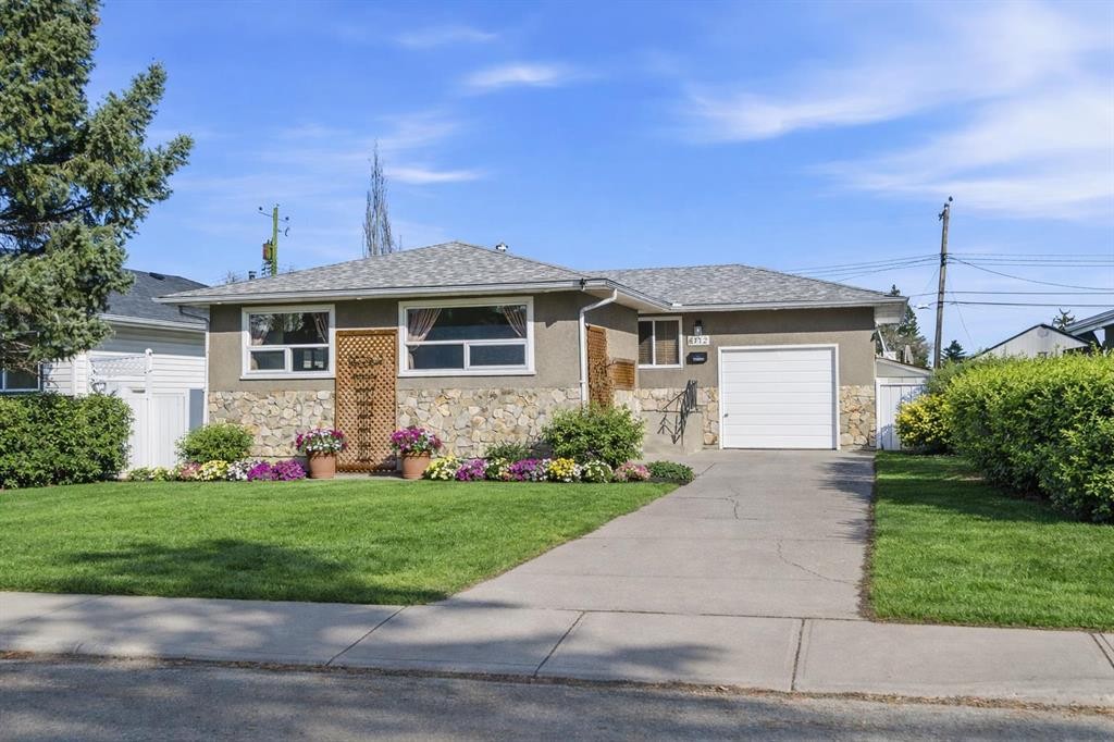6112 Buckthorn Road Nw, Calgary, AB - Outdoor With Facade