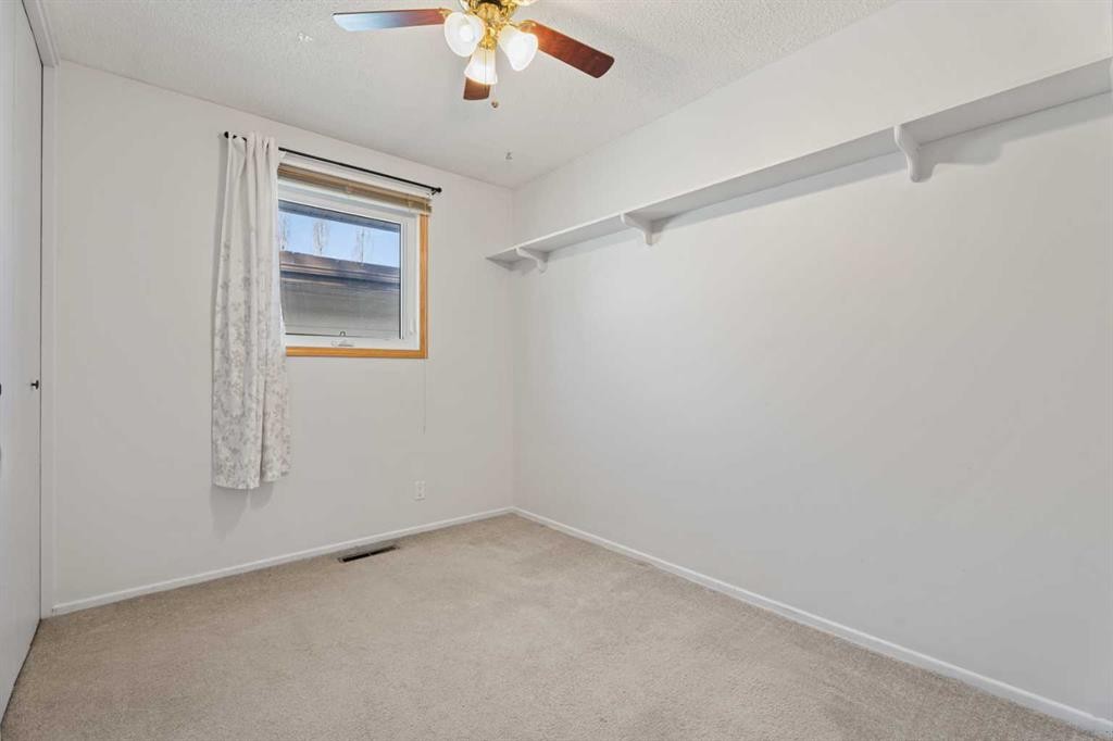 8 Van Horne Crescent Ne, Calgary, AB - Indoor Photo Showing Other Room