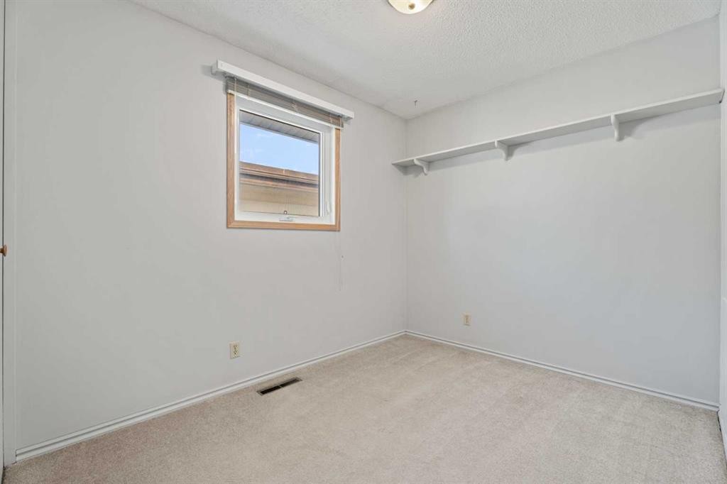 8 Van Horne Crescent Ne, Calgary, AB - Indoor