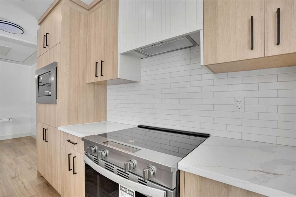 908 Stonehaven Road Sw, Calgary, AB - Indoor Photo Showing Kitchen