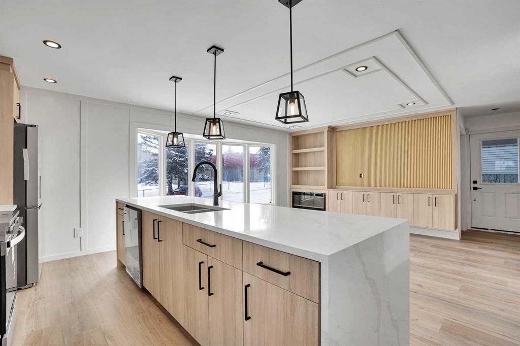 908 Stonehaven Road Sw, Calgary, AB - Indoor Photo Showing Kitchen With Double Sink With Upgraded Kitchen