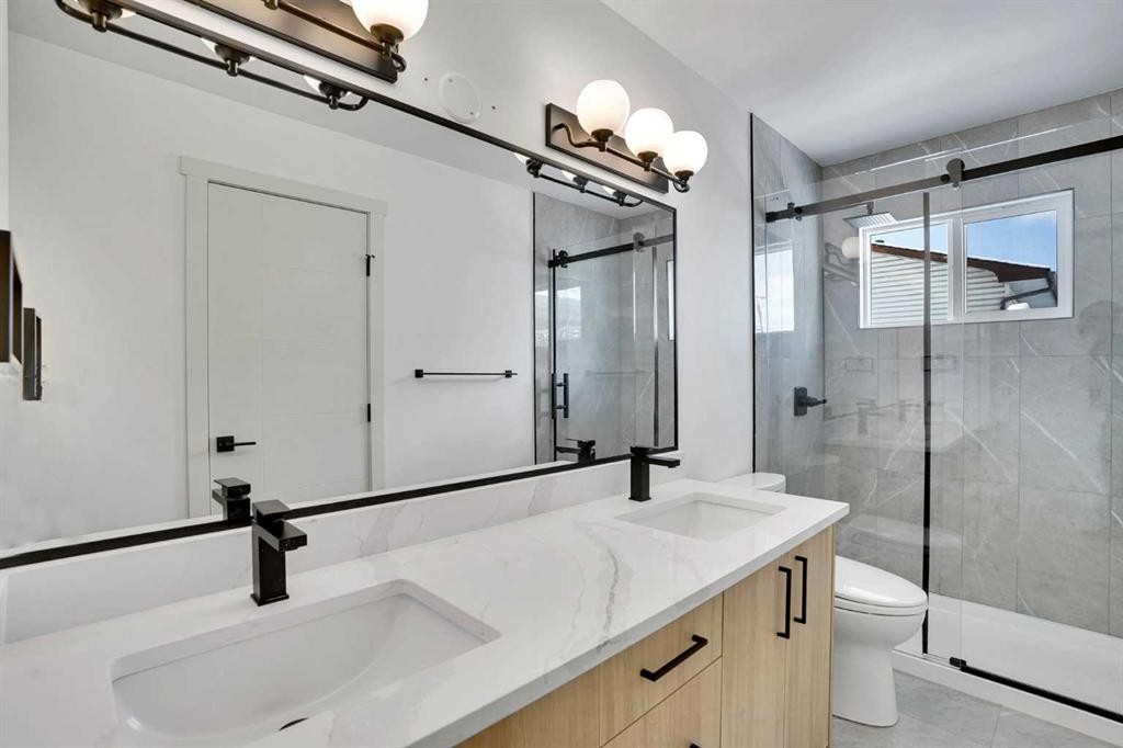 908 Stonehaven Road Sw, Calgary, AB - Indoor Photo Showing Bathroom