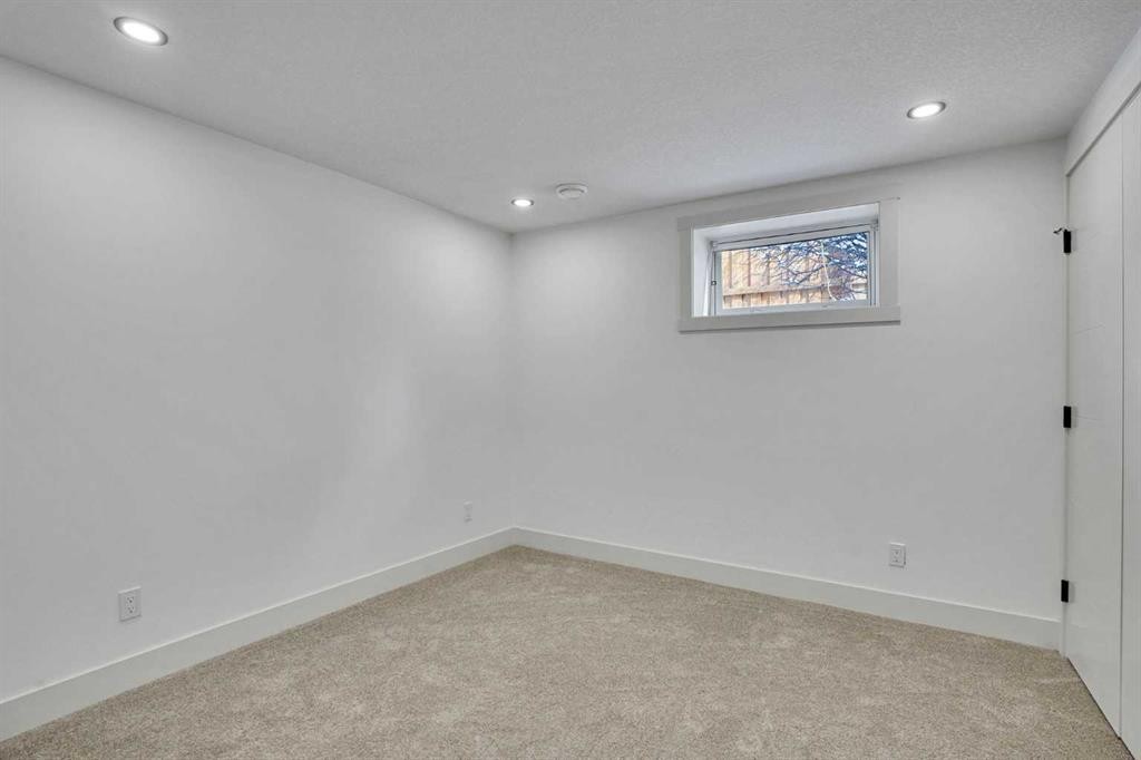 908 Stonehaven Road Sw, Calgary, AB - Indoor Photo Showing Other Room