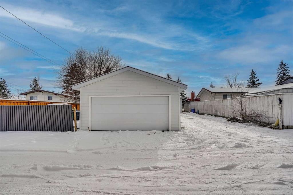 908 Stonehaven Road Sw, Calgary, AB - Outdoor