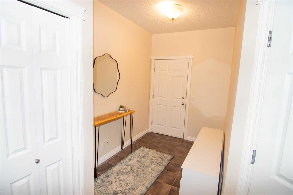 208-10 Hemlock Crescent Sw, Calgary, AB - Indoor Photo Showing Other Room