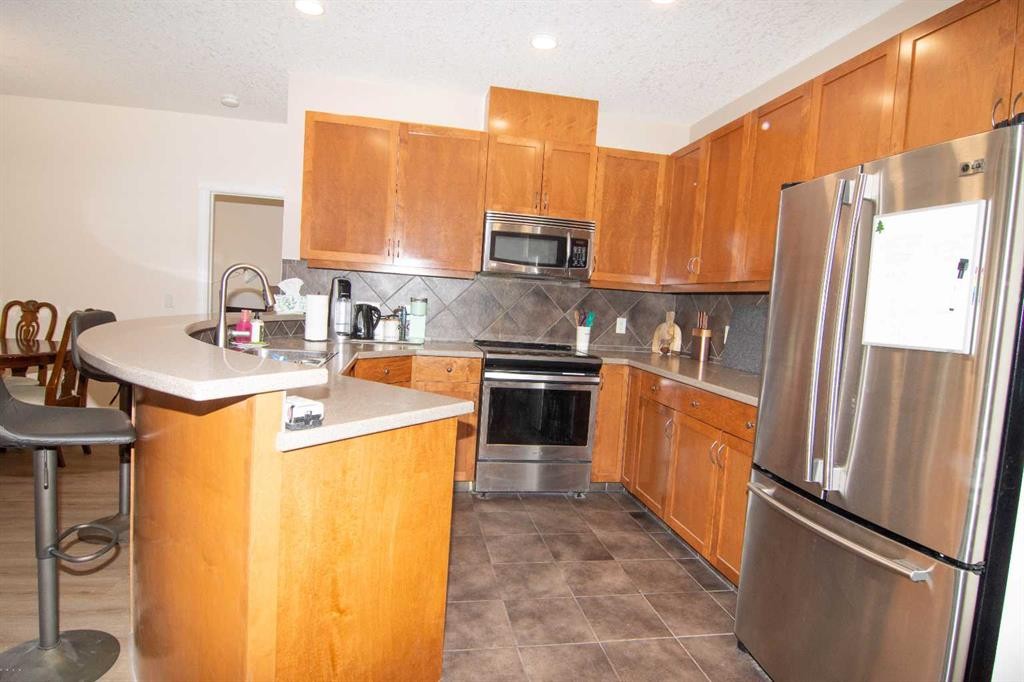 208-10 Hemlock Crescent Sw, Calgary, AB - Indoor Photo Showing Kitchen With Double Sink
