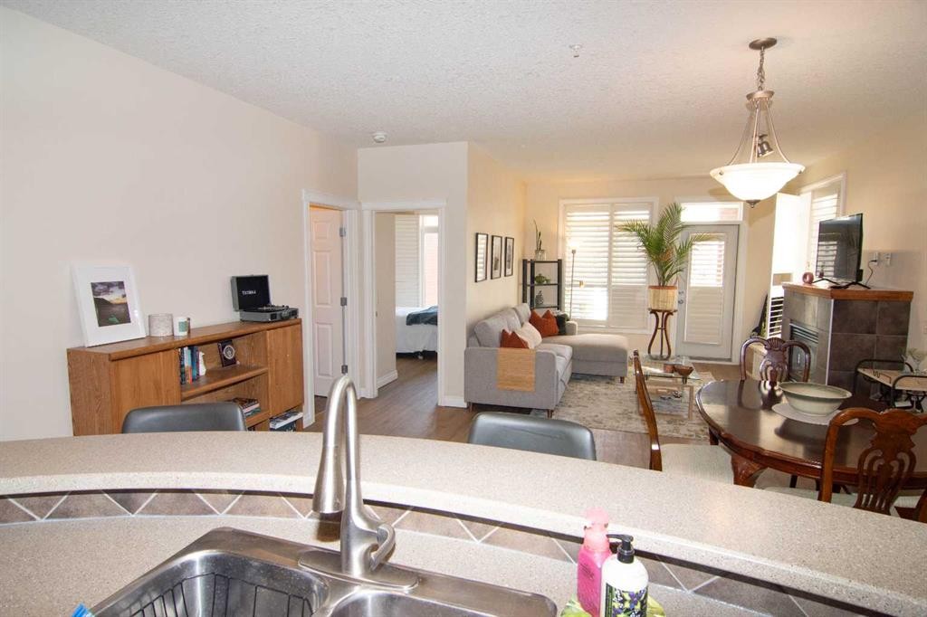208-10 Hemlock Crescent Sw, Calgary, AB - Indoor