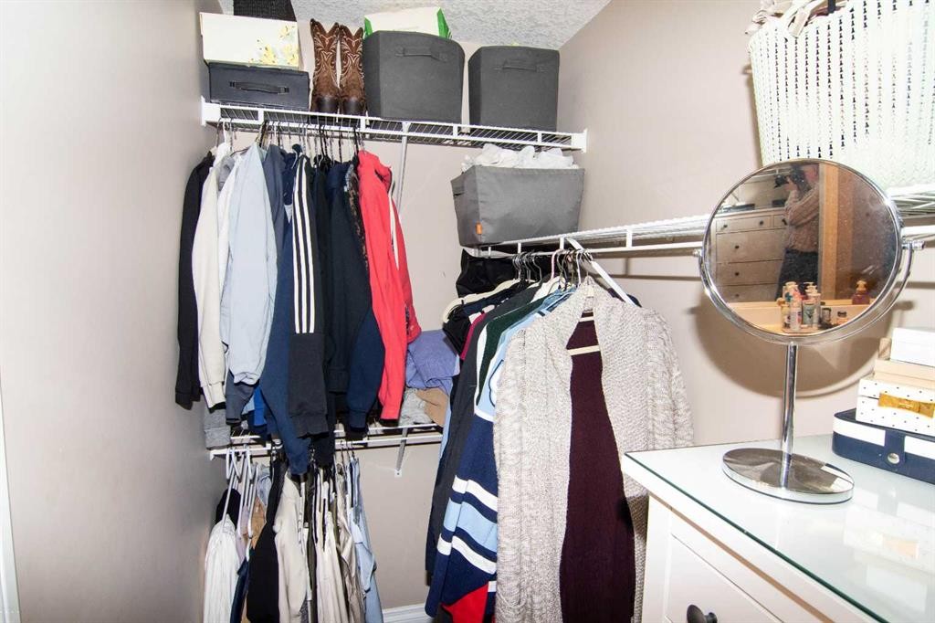 208-10 Hemlock Crescent Sw, Calgary, AB - Indoor With Storage