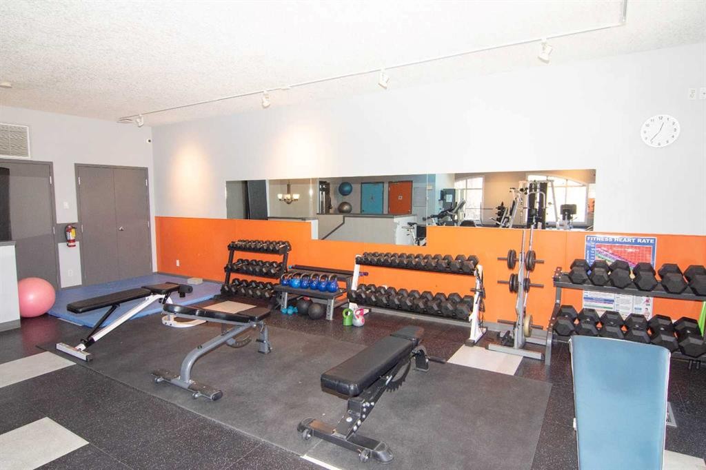 208-10 Hemlock Crescent Sw, Calgary, AB - Indoor Photo Showing Gym Room