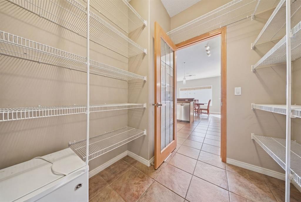 283 Springmere Link, Chestermere, AB - Indoor With Storage