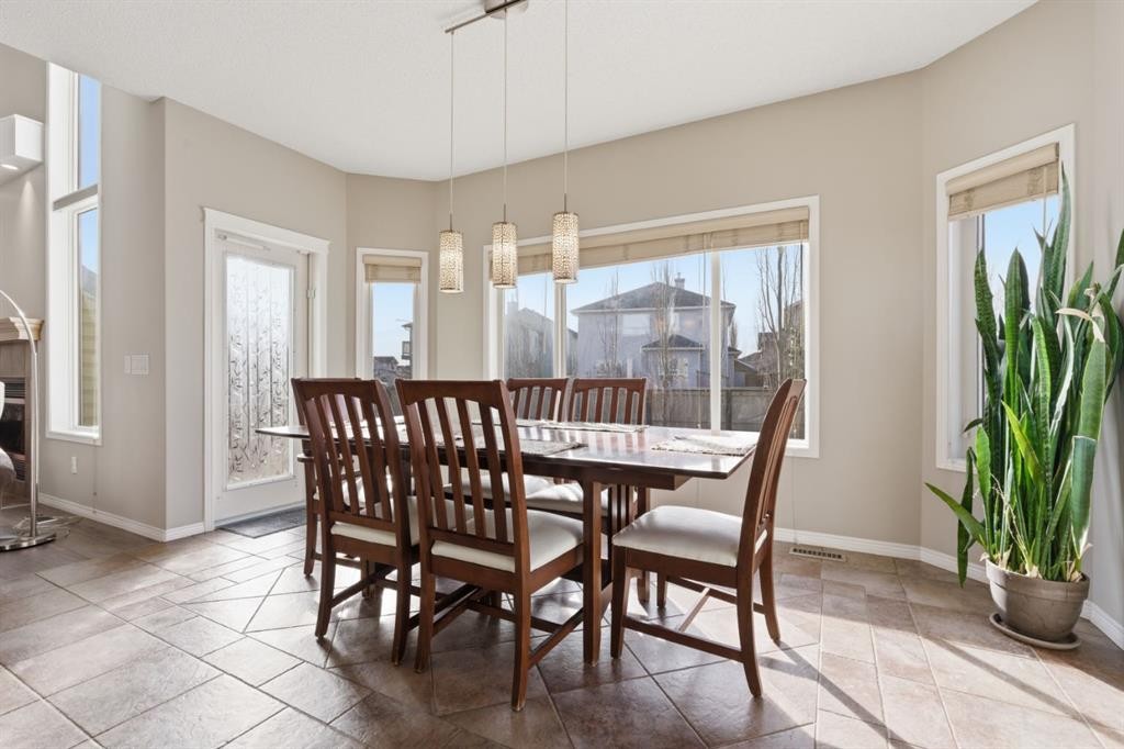 283 Springmere Link, Chestermere, AB - Indoor Photo Showing Dining Room