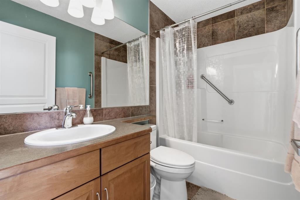 283 Springmere Link, Chestermere, AB - Indoor Photo Showing Bathroom