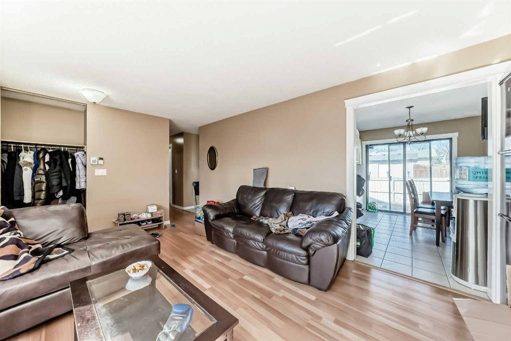 659 Maryvale Way Ne, Calgary, AB - Indoor Photo Showing Living Room
